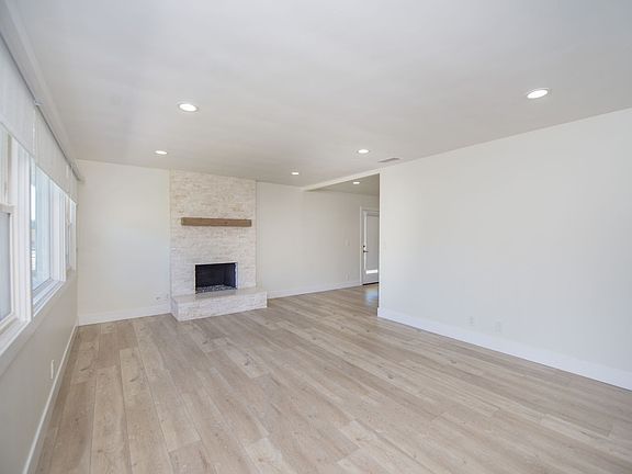 5th image of 2253 Elden Ave