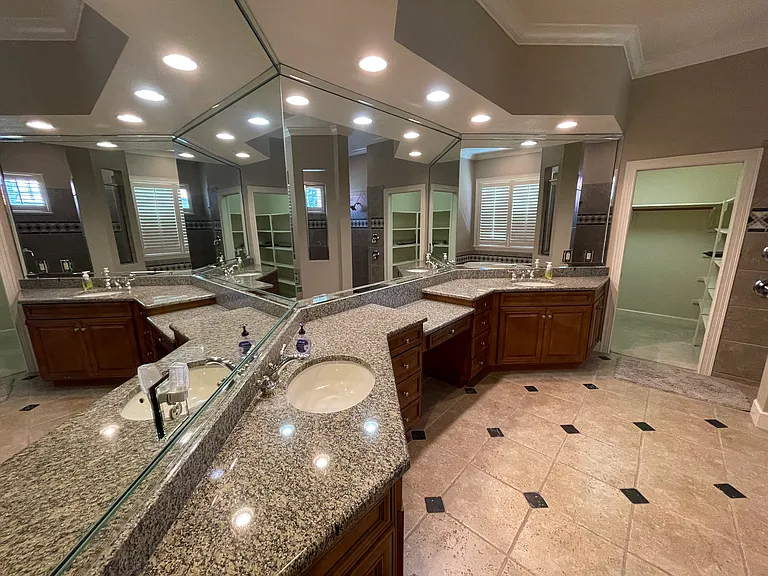 8122 Whitford Ct — Photo 14