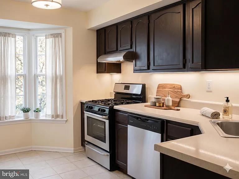 101 Claridge Ct #11 — Photo 8