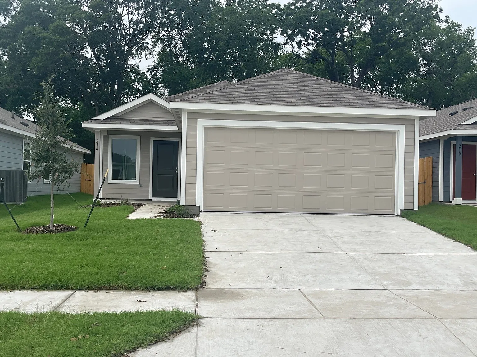 3 bed, 2.0 bath, 1440 sqft, $1,850 — Photo 1