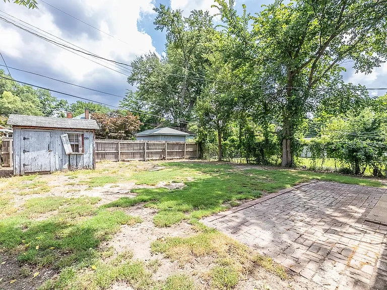 1888 Manila Ave — Photo 22