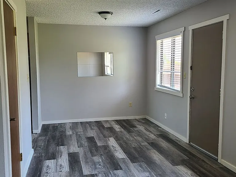 623 Willow Creek Ct — Photo 6
