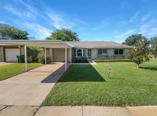 5213 Parkview Dr, Haltom City, TX 76148