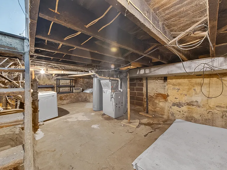 511 Brown St — Photo 32