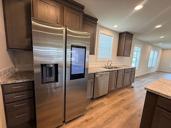 5th image of 23737 W Lakepoint Dr