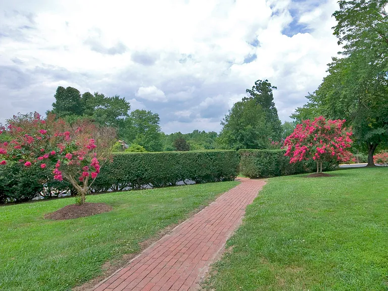 7 Georgetown Grn — Photo 5