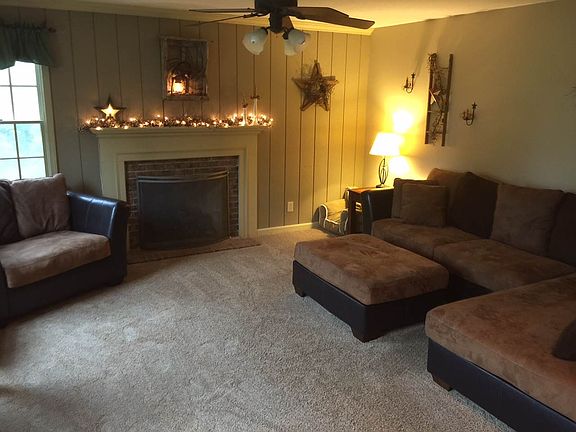 5th image of 831 N Honeysuckle Ln