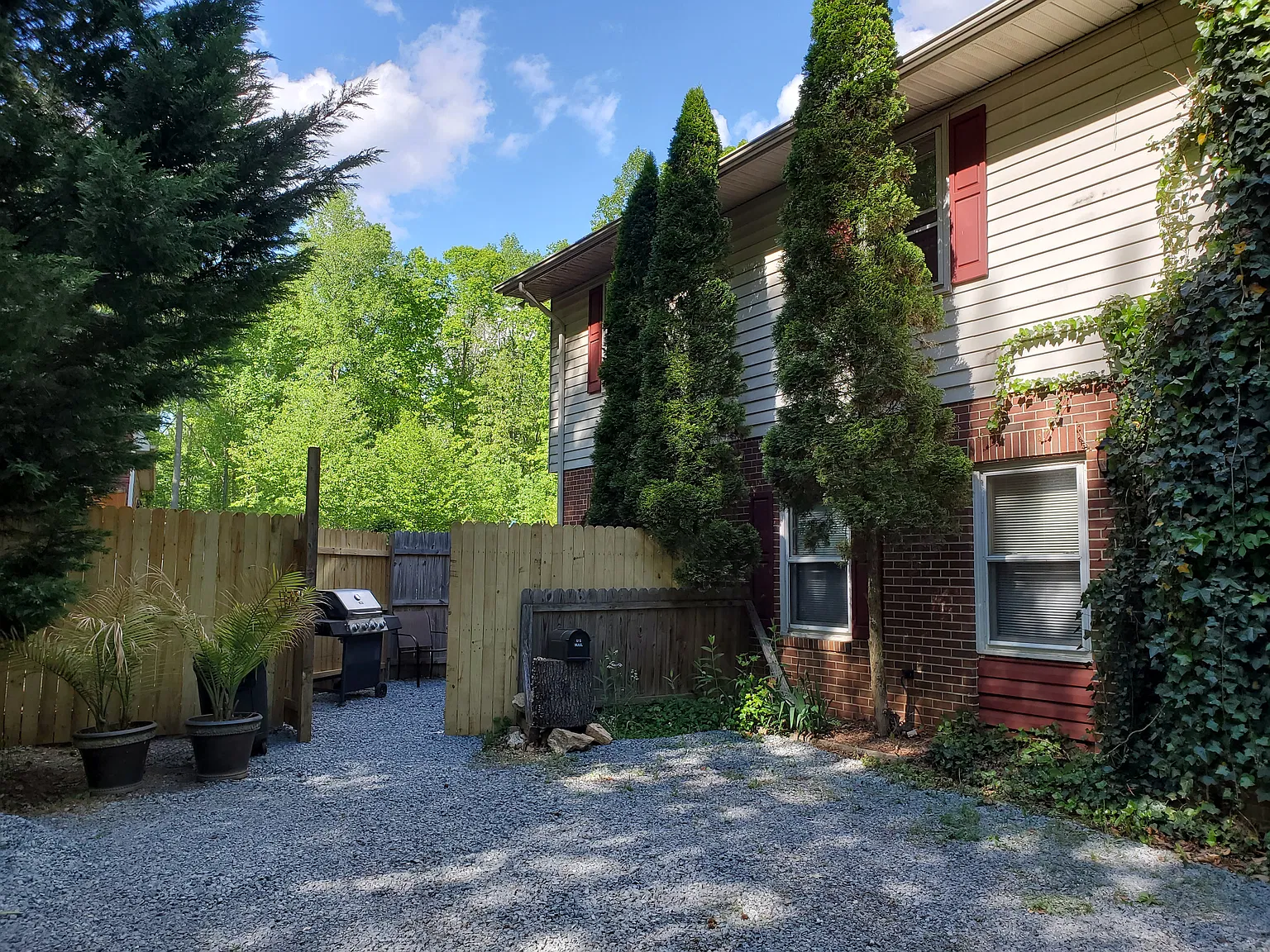 Skyline Dr, Fredericksburg — Photo 2