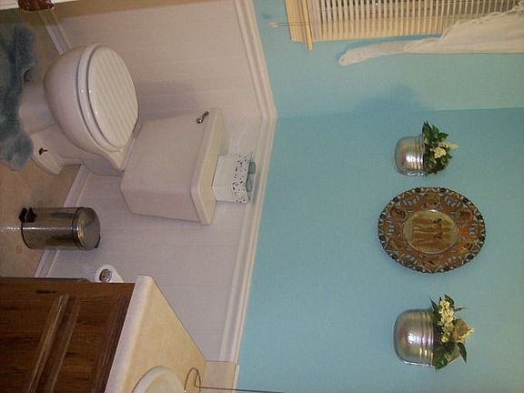 1/2 Bathroom