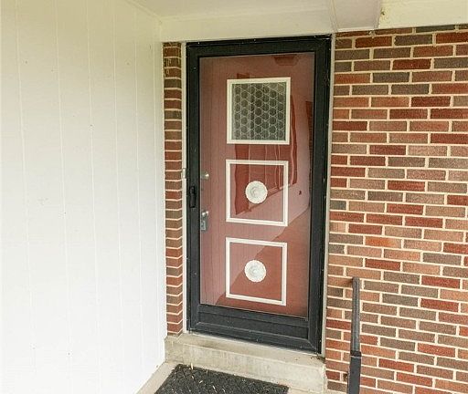 4th image of 880 Todd Ct