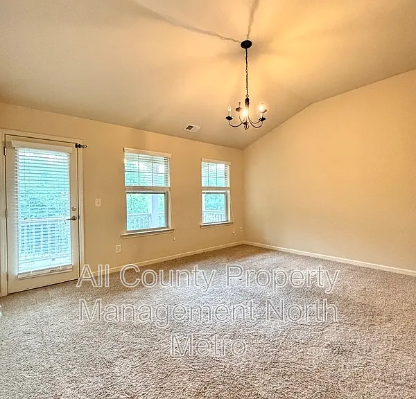 421 Parkstone Dr — Photo 6