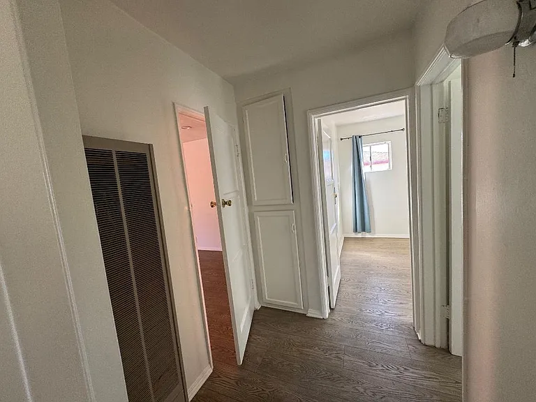 2318 S Budlong Ave #B — Photo 5