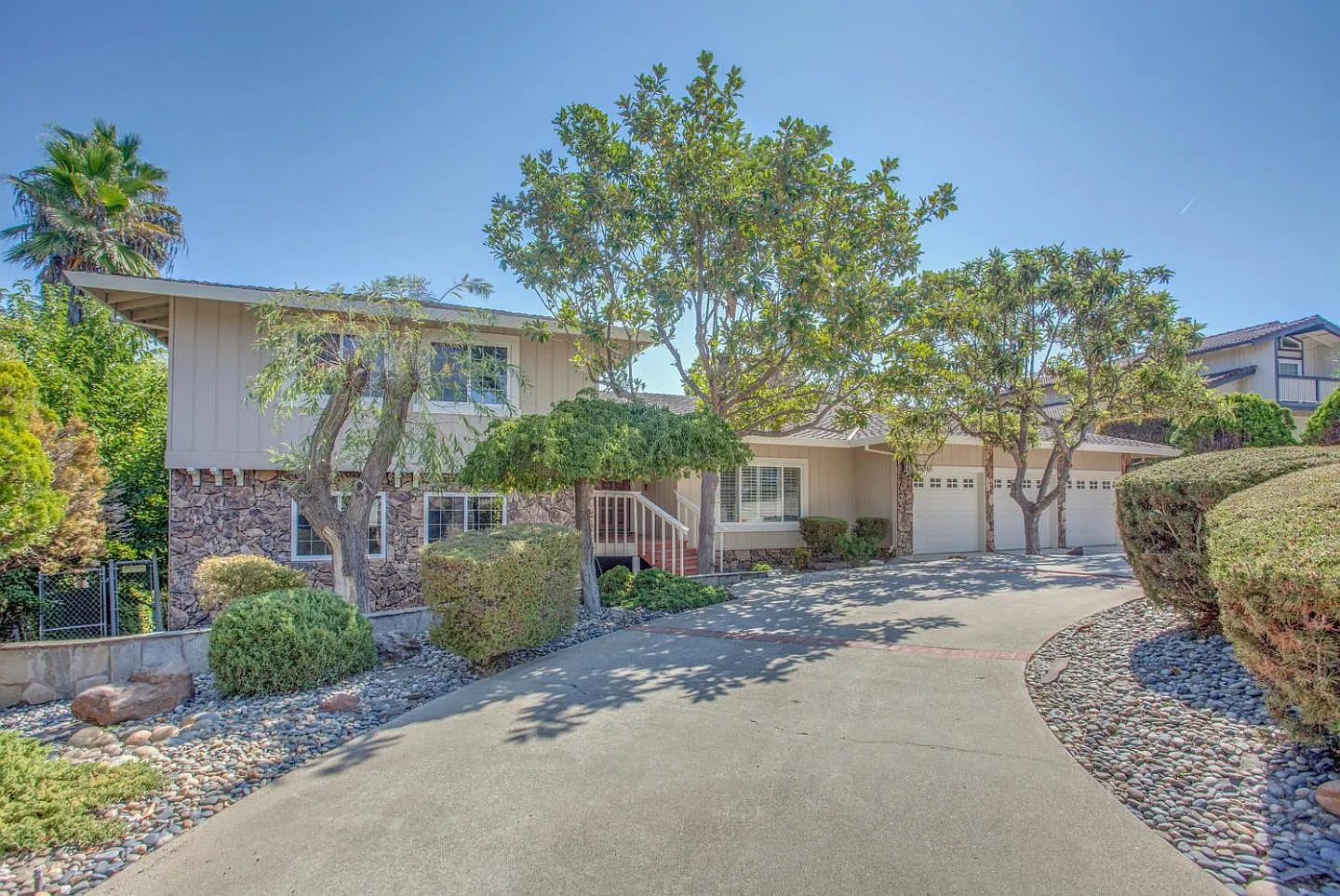 16365 Jackson Oaks Dr photo 1
