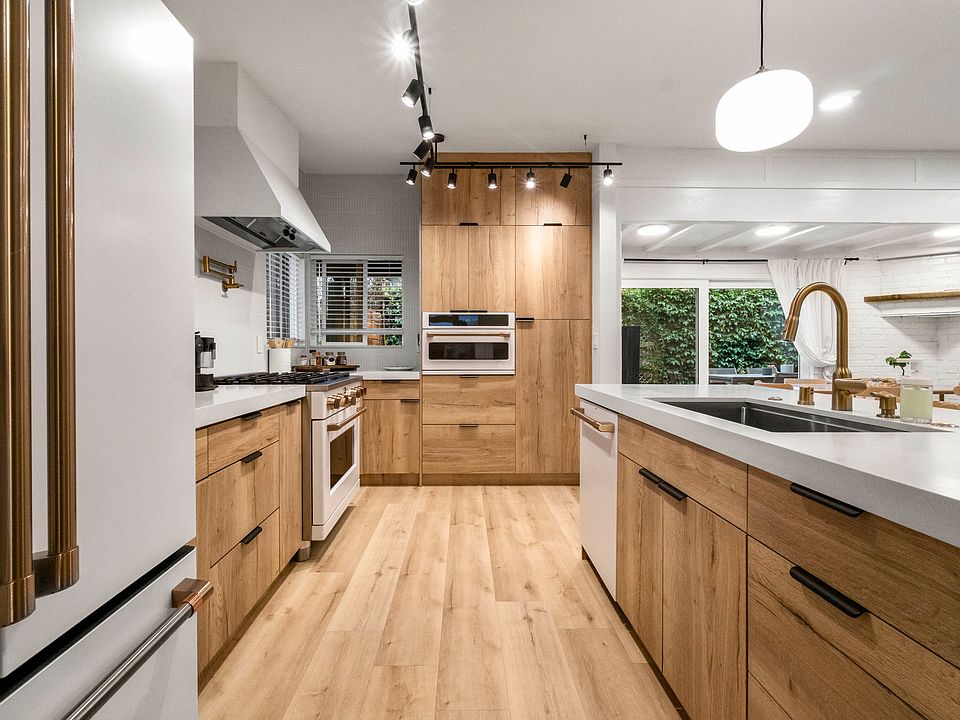 Beautifully renovated kitchen