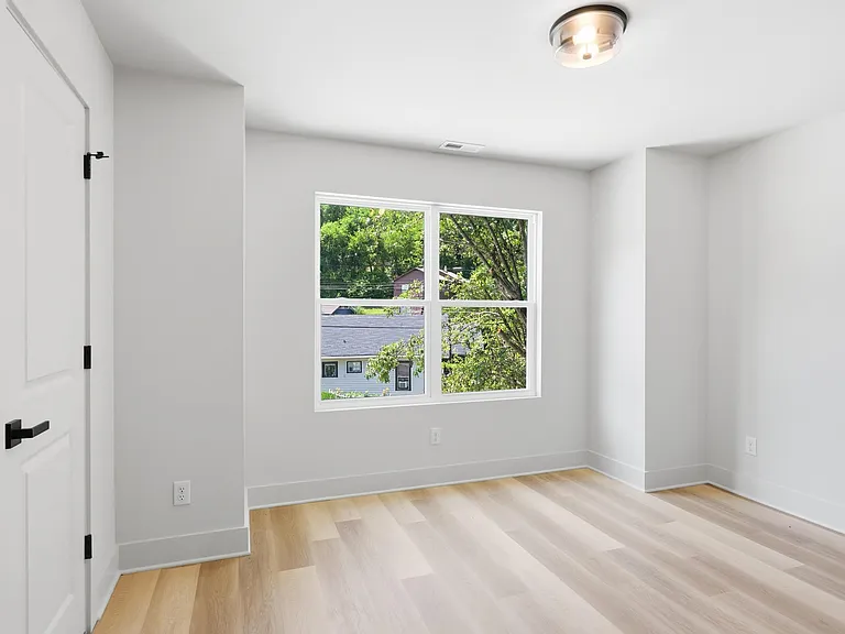 104 Norman Ln #100 — Photo 21