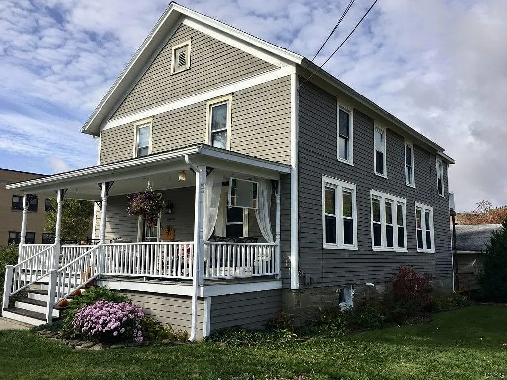 18 Lowell Ln photo 1