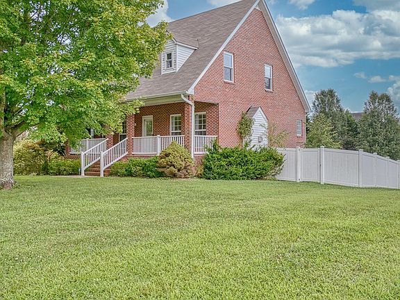 3rd image of 1068 Heathwood West Dr