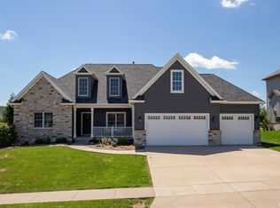 5089 Wyndham Ct, Bettendorf, IA