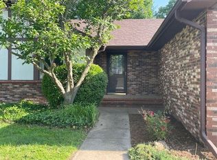 616 Meadowlark Ln, Newton, KS 67114