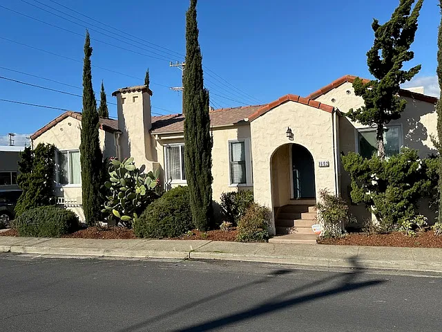 2 bed, $2,325 — Photo 3