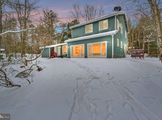 12 Hickory Rd, Lake Harmony, PA 18624