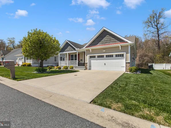 35 Platinum Dr, Dover, DE 19901