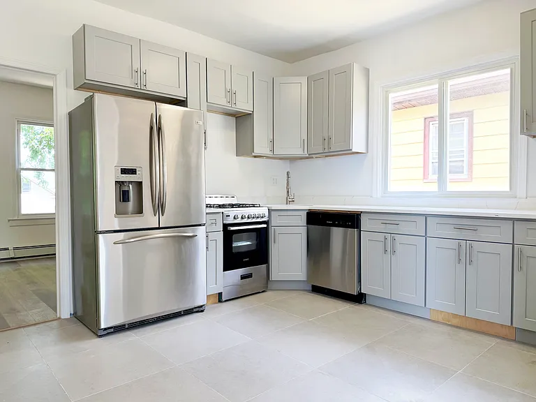 164 Bruckner Ave #2 — Photo 12