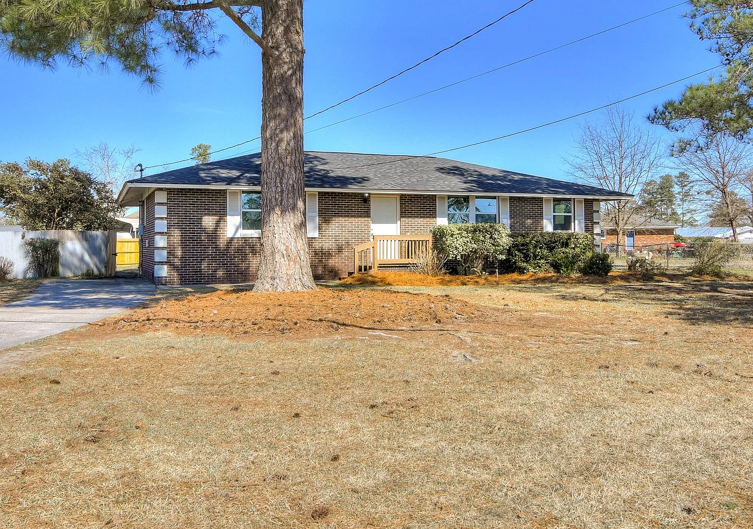Charming 3-Bedroom, 2-Bath Home on a Corner Lot with Spacious Backyard — Photo 3