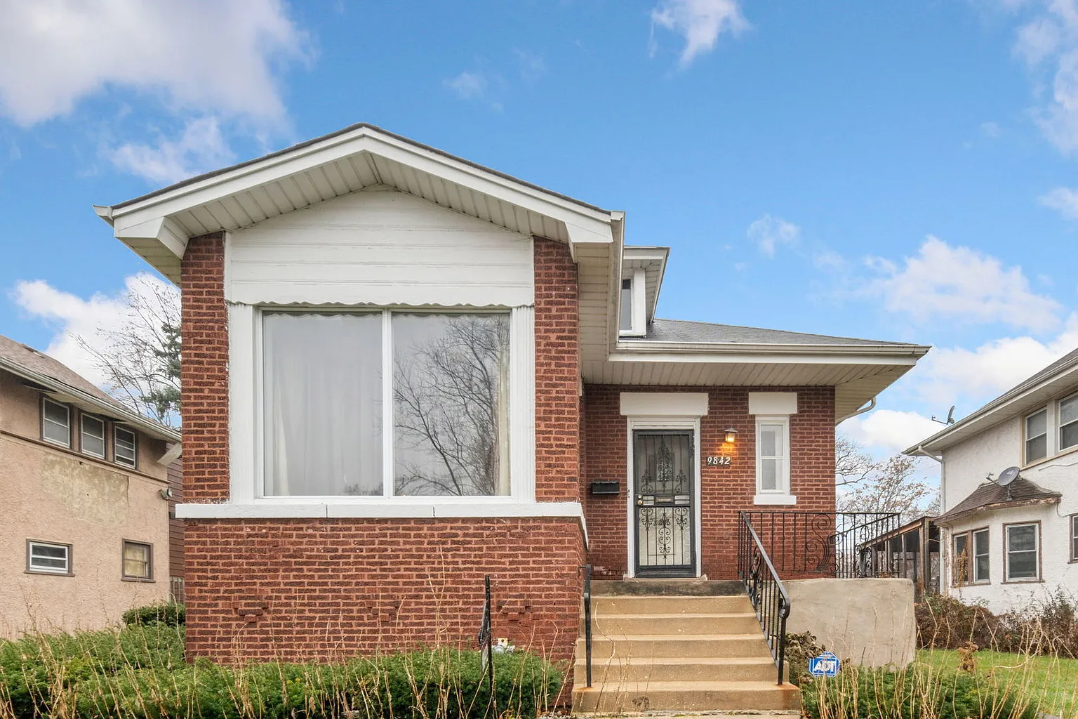 9842 S Winston Ave photo 1