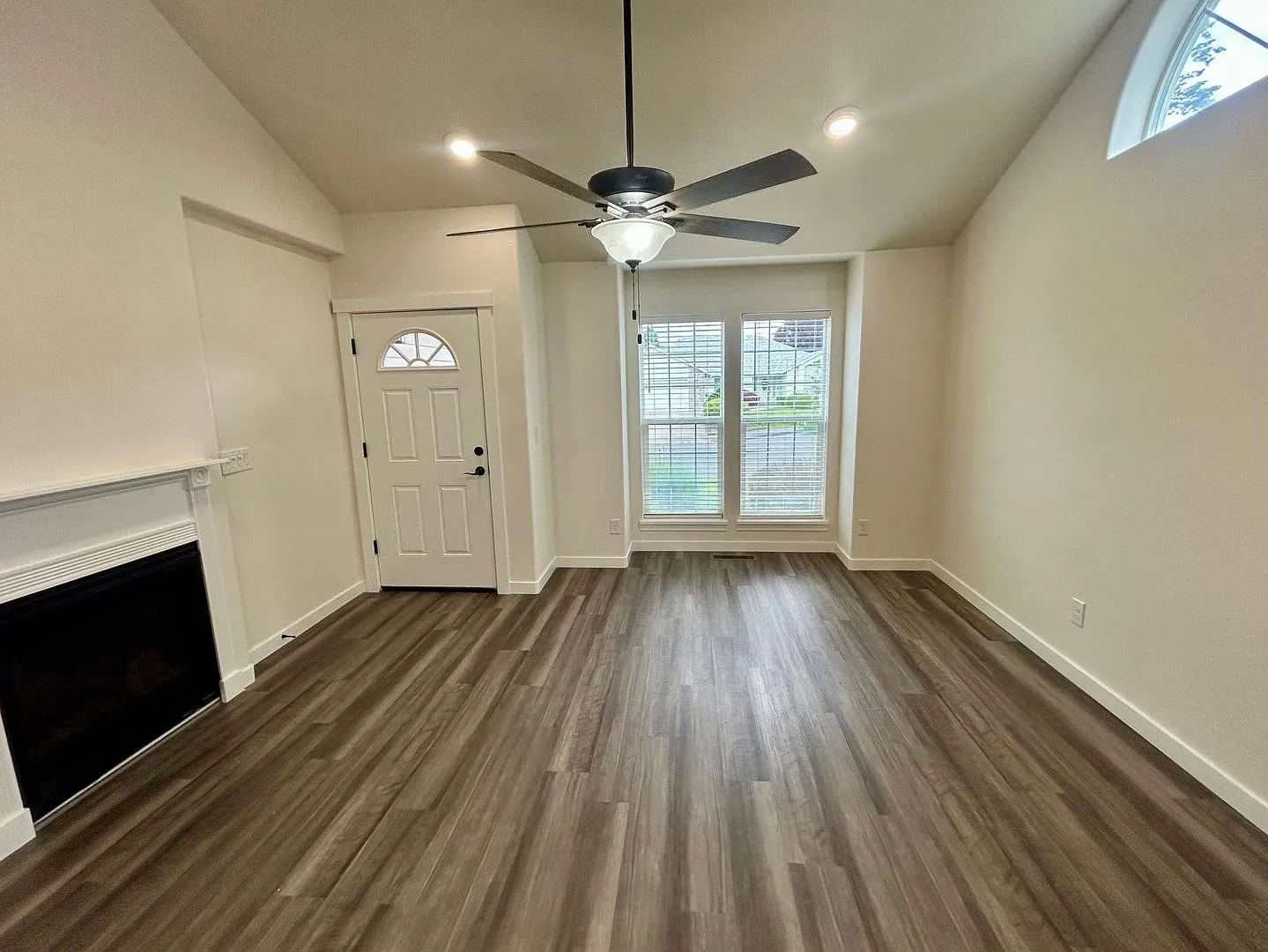 938-940 Boardwalk Ave #14375 — Photo 3