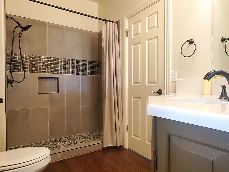 1610 Chris Ln — Photo 8