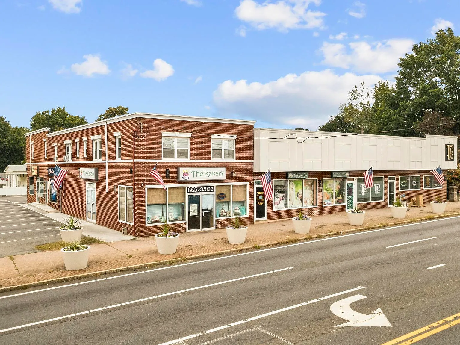 212 E Cedar St — Photo 3
