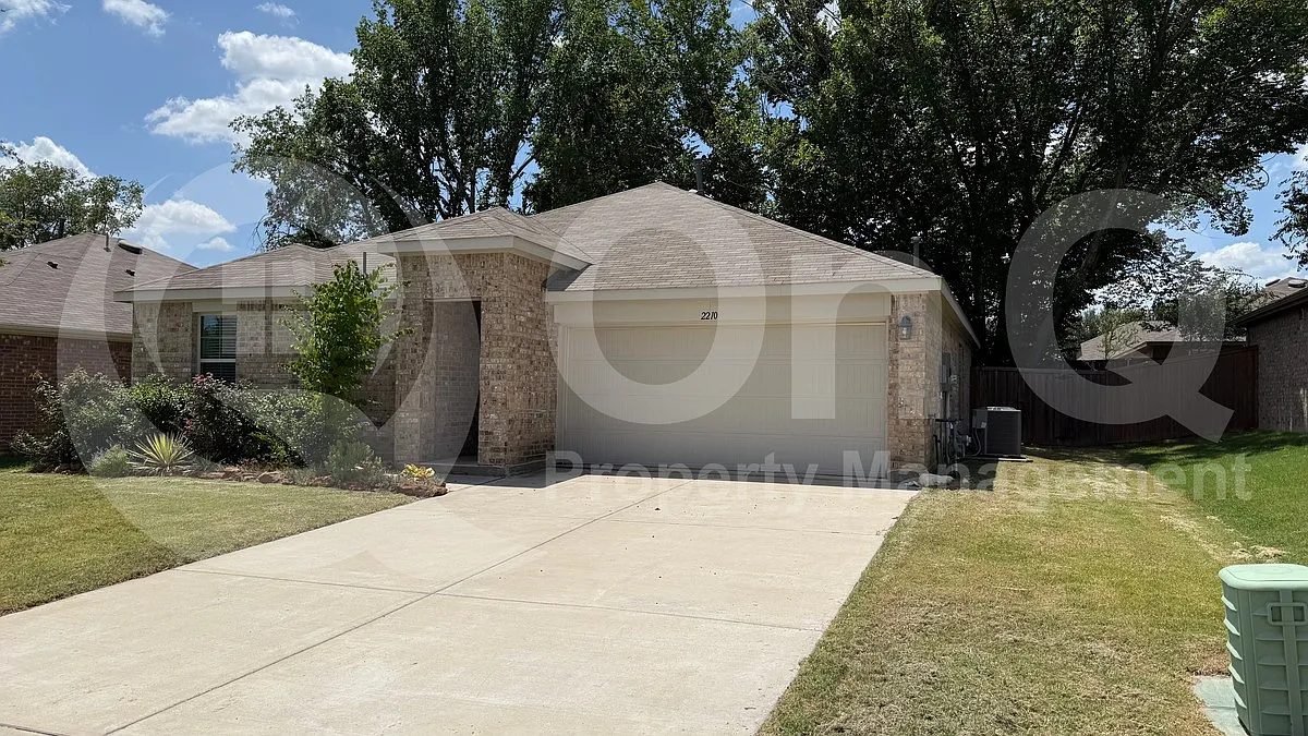 3 bed, 2.0 bath, 1302 sqft, $1,799 — Photo 2