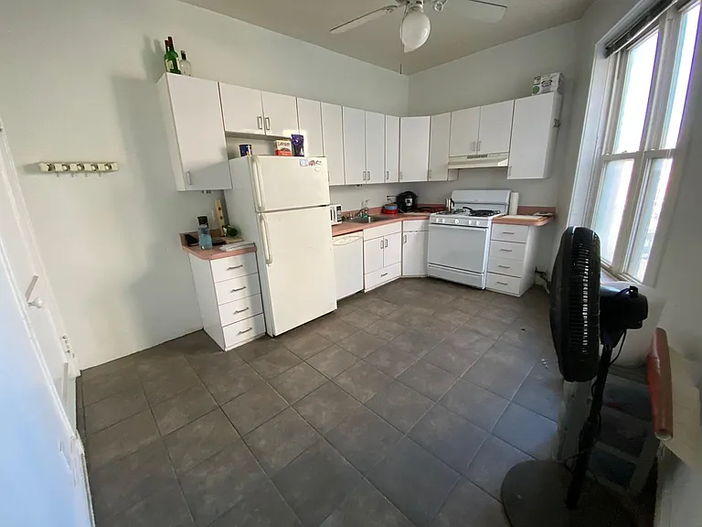 2545 N Sheffield Ave #310 — Photo 9