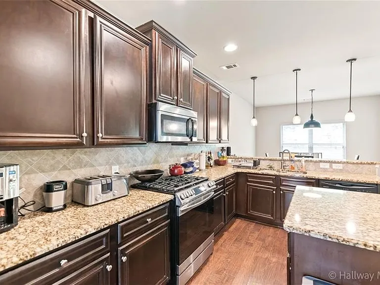 1412 English Manor Cir — Photo 6