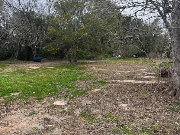 1st St, Eagle Lake, TX 77434