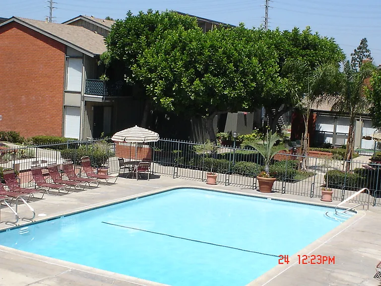 Regency West Apartments — Photo 7