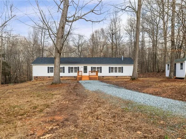 7463 Hummingbird Ln, Liberty, NC 27298