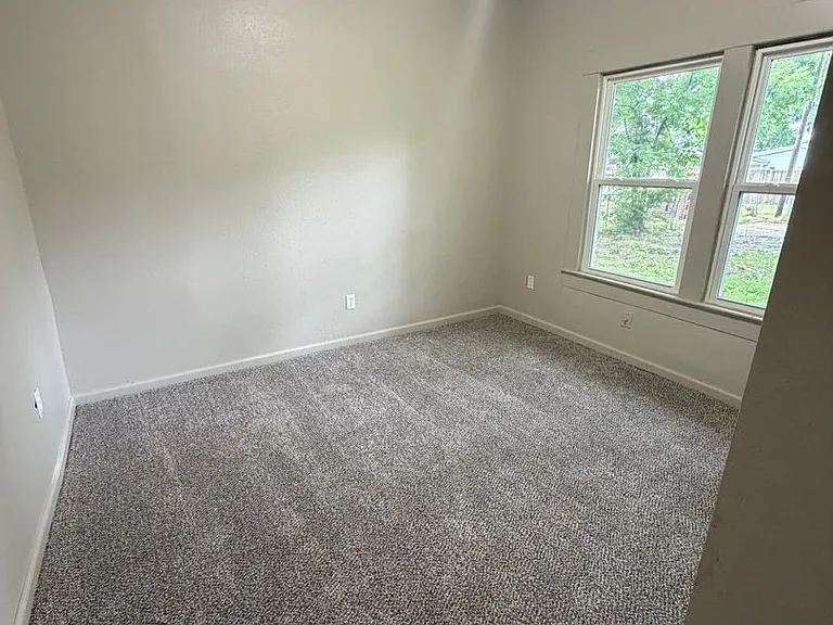 315 NE #G — Photo 5
