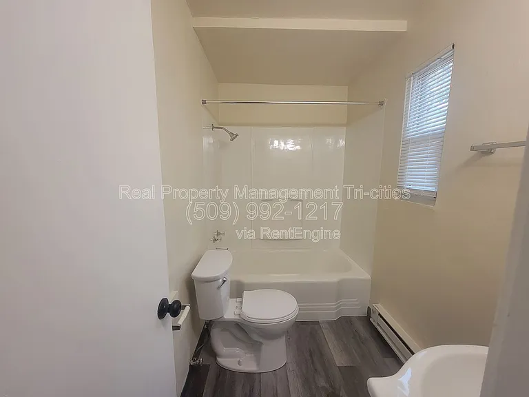 1101 W Margaret St #D — Photo 6