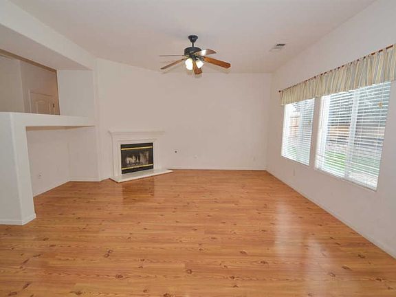 5th image of 2718 E Pryor Dr