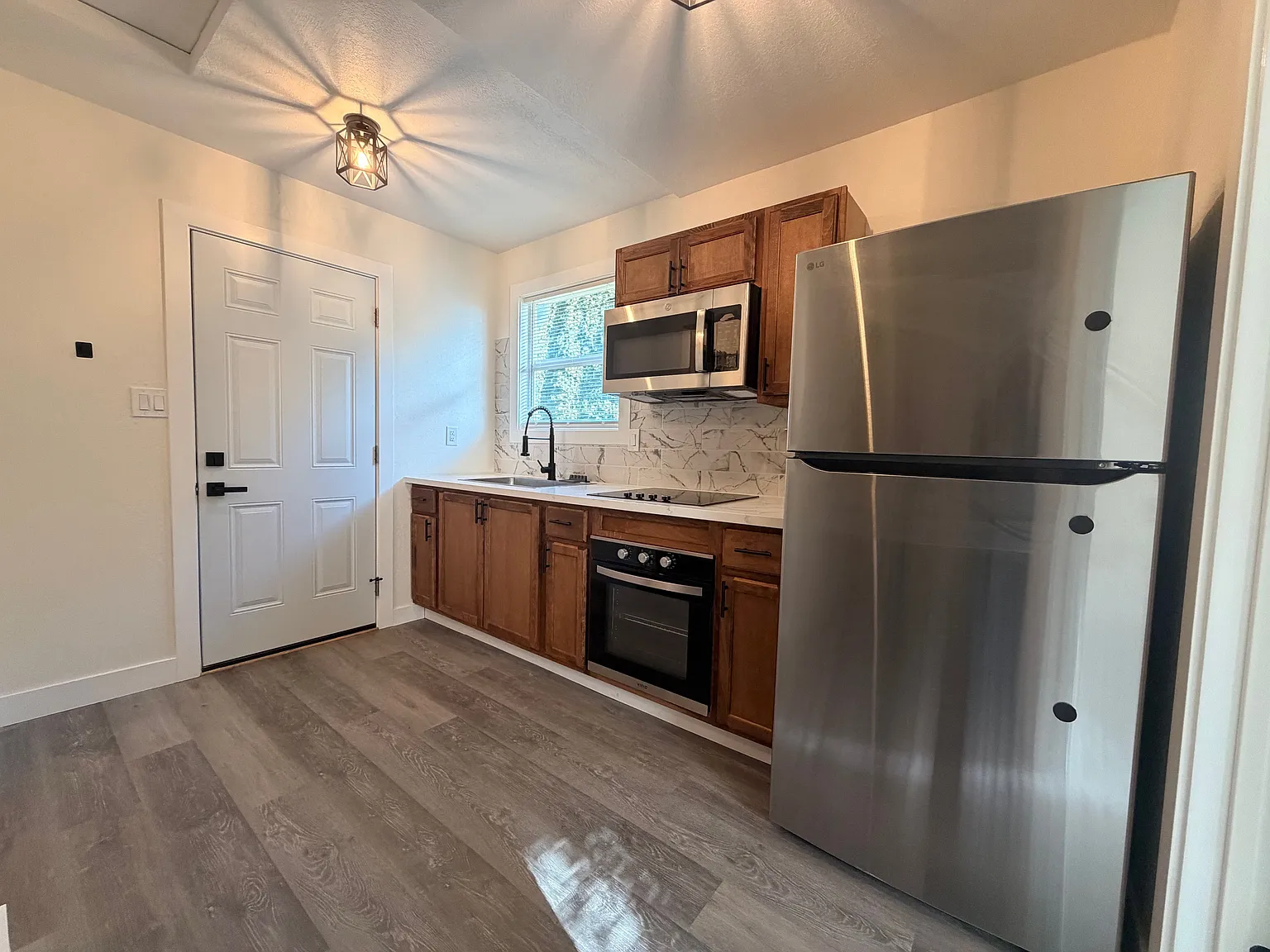 1 bed, 800 sqft, $1,450 — Photo 2