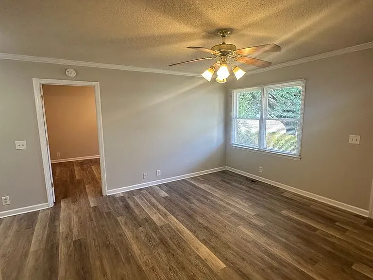 1130 Sloan St — Photo 4