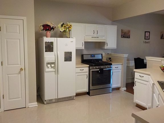 5th image of 279 Hardy Lillies Dr