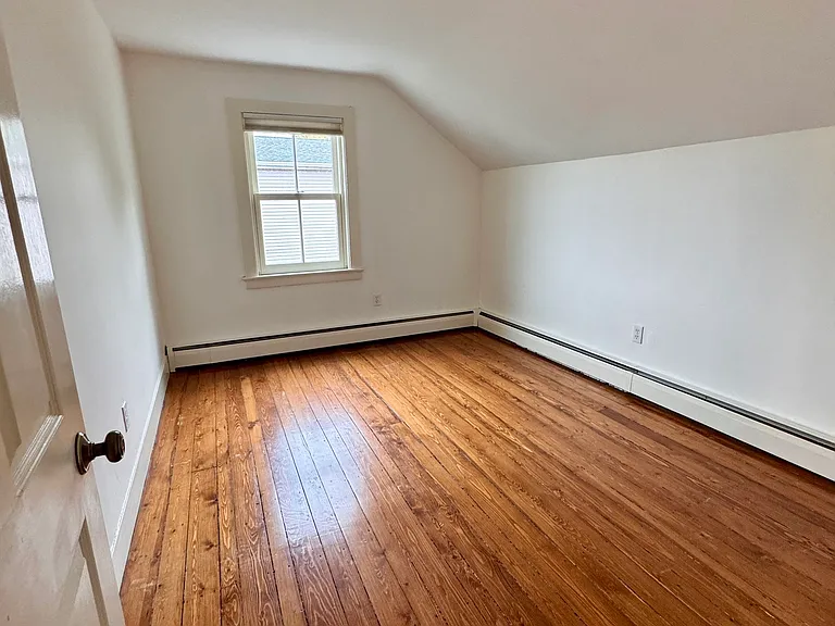 21 Diving St — Photo 32
