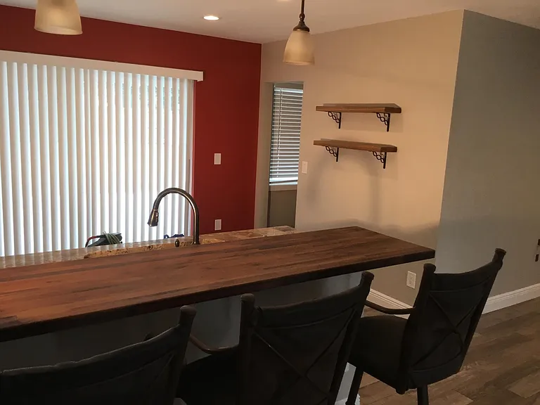 912 SE Dolphin Dr — Photo 10