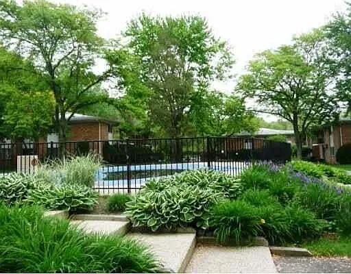 2 bed, 1.0 bath, 871 sqft, $1,900 — Photo 2