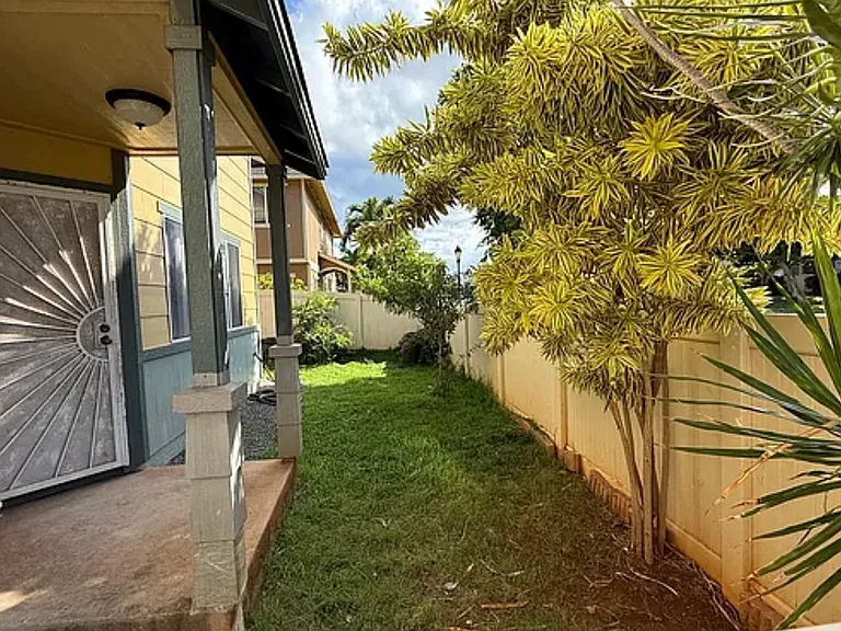 Makalea St — Photo 5