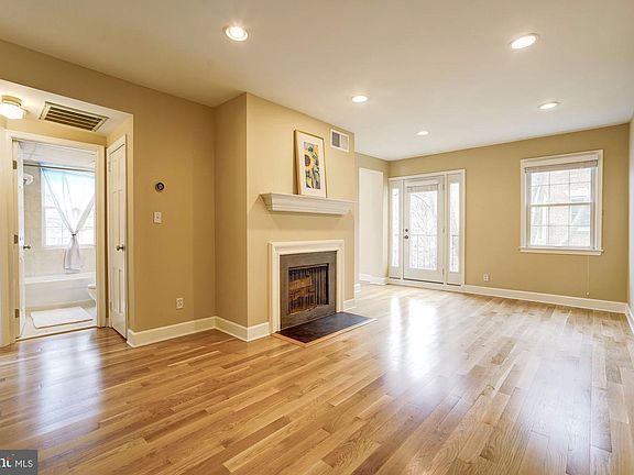4th image of 1117 N Pitt St APT 2B