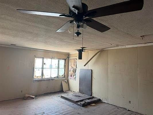 2nd image of 137 Spruce St